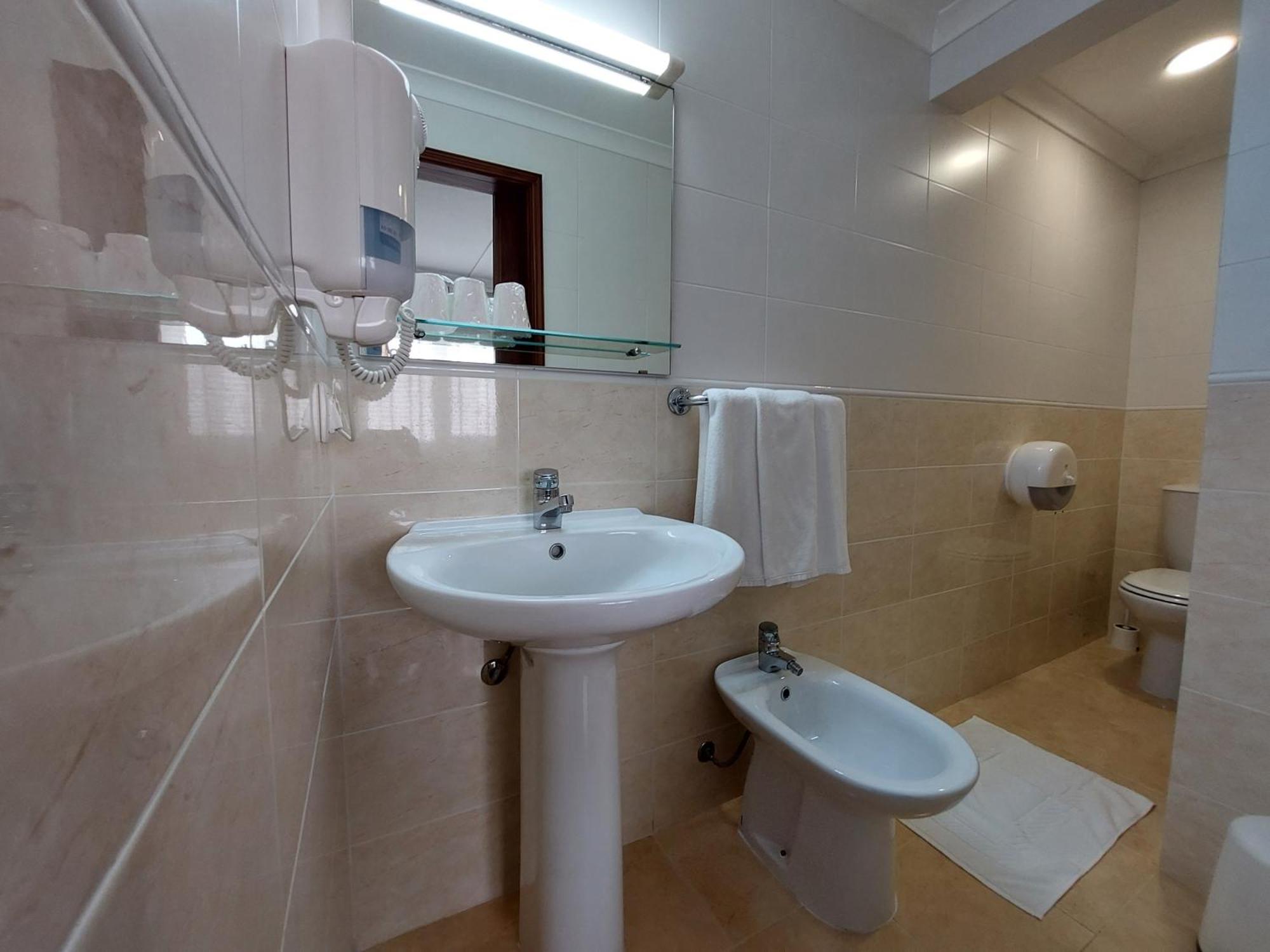 Hotel Santiago Ilhavo Ruang foto